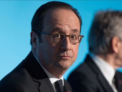 Francia, Hollande potrebbe ricandidarsi all'Eliseo. Nuova squadra per Fillon