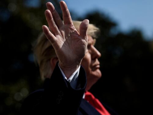 Trump-Putin, salta il vertice: "Per l'Ucraina"