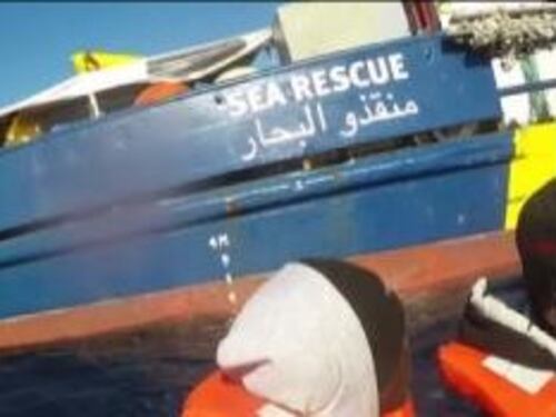 Nave mercantile dirottata dai migranti. Il Viminale: "È un atto di pirateria"
