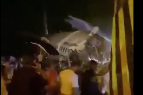 Aereo Air India esce di pista e si schianta nell'aeroporto di Calicut nel Kerala