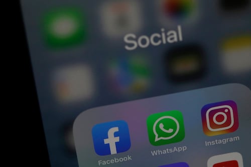 WhatsApp, nuova funzione per "certificare" le chat con l'AI e scovare fake news