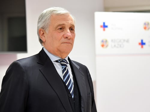 Passaportopoli, “le ispezioni stanno dando frutti”. Tajani avvisa i trafficanti di visti