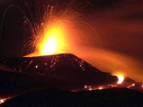 Etna: il vulcano non si ferma resta chiuso spazio aereo
