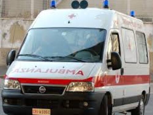 Sparano alla Croce rossa. A Taranto danneggiate dai colpi di fucili due ambulanze