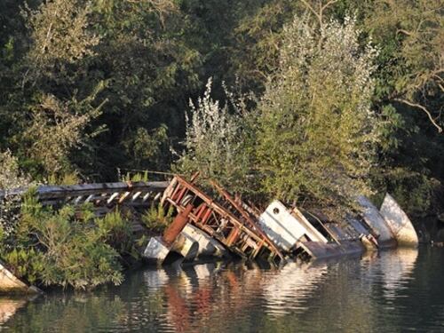 Rimosso relitto sul Tevere nei pressi di ponte Vittorio Emanuele II