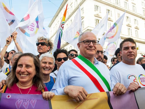 Roma, Gualtieri ci casca ancora: dopo la piazza pro Europa finanzia pure il Pride dell’odio
