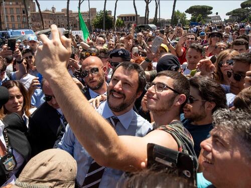 Immigrazione, la linea dura del Viminale. Salvini: per i clandestini la pacchia è finita