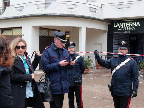 Strage in discoteca, minorenne in stato di fermo. I testimoni: "Lui ha usato lo spray"