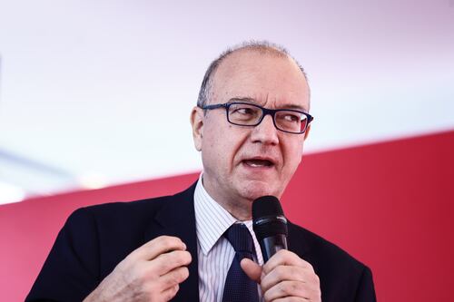 Scuola, al via i nuovi concorsi per oltre 19.000 docenti. Valditara: “Rafforziamo il sistema scolastico”