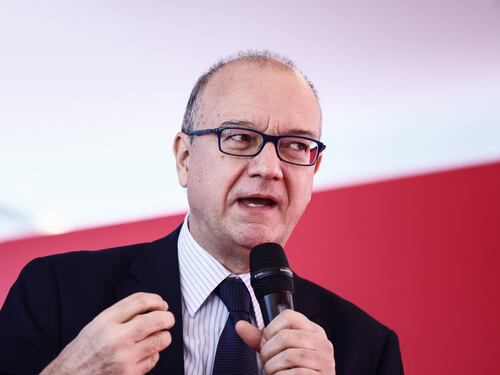 Scuola, al via i nuovi concorsi per oltre 19.000 docenti. Valditara: “Rafforziamo il sistema scolastico”