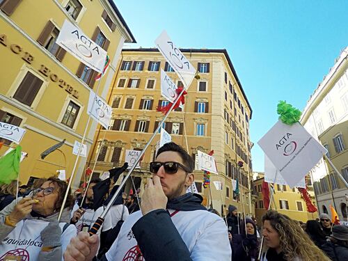 Roma, guide turistiche a Montecitorio: "Legge per professione"