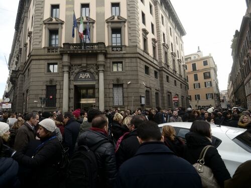 A Roma tutti in strada. Assalto alle fermate dei bus