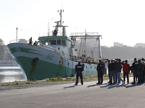Motovedetta libica spara contro peschereccio italiano. Interviene la Marina Militare