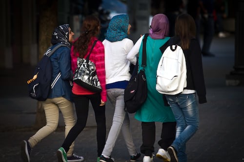 Ecco perché il governo ha messo il tetto agli stranieri in classe