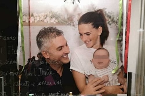 Mattia, il paziente 1 di Codogno in posa con la famiglia: "Viva l'Italia"