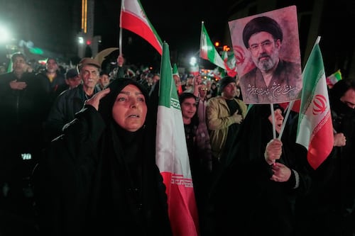 Iran, la guerra ha convinto Teheran: senza la bomba atomica paese indifeso, pressing dei pasdaran