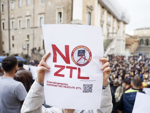 Ztl e Fascia Verde cacciano i romani