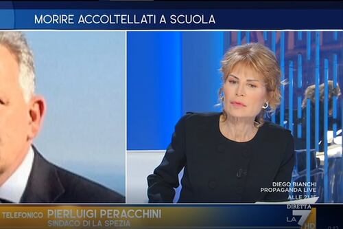 Otto e mezzo, "l'uso dei coltelli arriva solo in certe etnie". Il sindaco di La Spezia gela Gruber e Floris