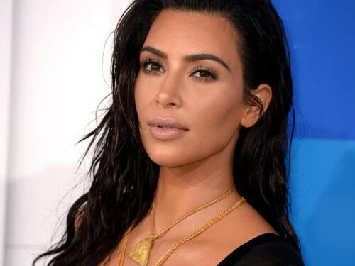 Curve e cellulite, crolla il mito del lato B di Kim Kardashian