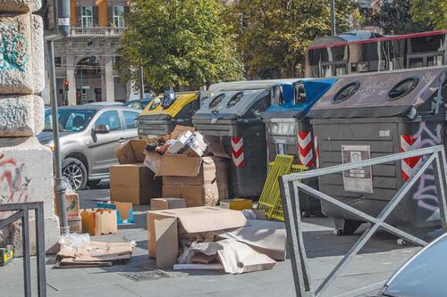 Crazy Pizza, il paradosso della Capitale che multa Briatore per i fiori
