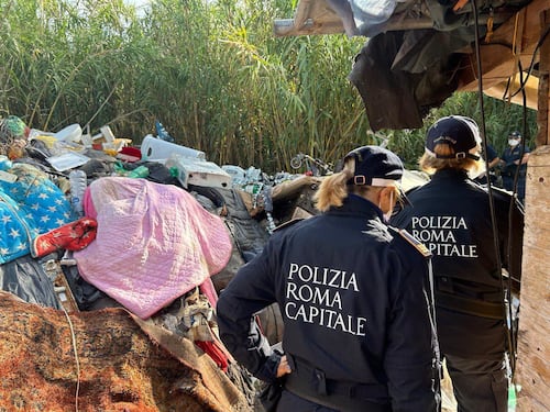 Roma, sgomberata baraccopoli sul Tevere: sarà un parco d'affaccio per il Giubileo