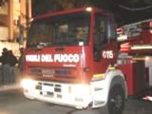 Fiamme e paura nel cuore della notte Evacuato un palazzo vicino al Pantheon