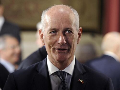 L'arcangelo Gabrielli vieta la preghiera agli agenti