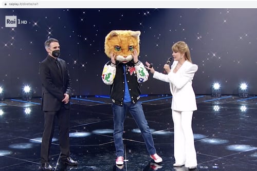 Il Cantante Mascherato, il Gatto è Sergio Assisi. L'istinto felino di Flavio Insinna