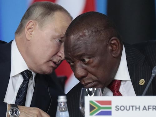 Putin al vertice Brics: "Il Sudafrica deve arrestarlo": cosa rischia