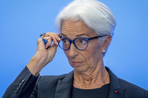 Rialzo dei tassi contro l'inflazione, Lagarde commissaria i governi europei