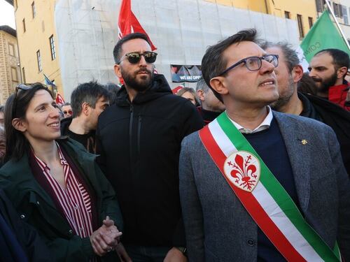 Schlein rischia di perdere l'ultimo fortino rosso. Grandi manovre a Firenze