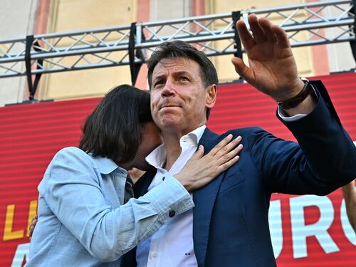 Elezioni regionali, l'alleanza Pd-M5S è un flop totale: i dati apocalittici per Schlein e Conte