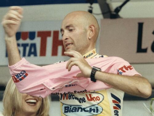 Pantani, la rivelazione del pentito: “Camorra in bancarotta con la sua vittoria al Giro”