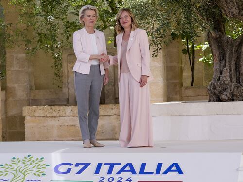 Meloni cambia agenda all’Ue. Svolta su migranti e green al vertice Ecr