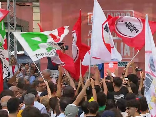 Campo largo, Potere al popolo rovina la festa: "Farsa elettorale", blitz a Napoli
