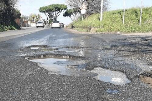 Roma, maxi-appalto sulle buche ancora bloccato in Campidoglio