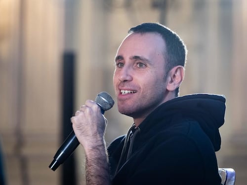Pedretti, frecciata di Zerocalcare a Lucarelli? "Esercizio dell'ego". E sul Pd...