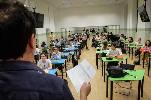 Notte prima degli esami. È tempo di Maturità: niente mascherine e due prove scritte