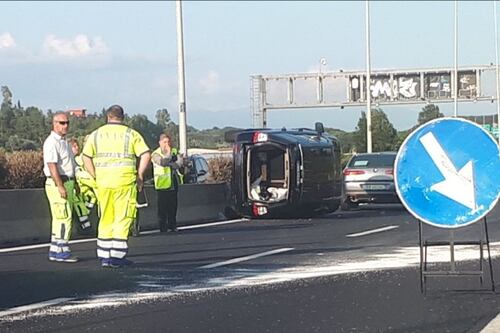 Auto si ribalta sul Gra, traffico in tilt a Roma all'altezza della Laurentina