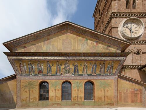 Santa Maria in Trastevere, la facciata della chiesa torna a splendere