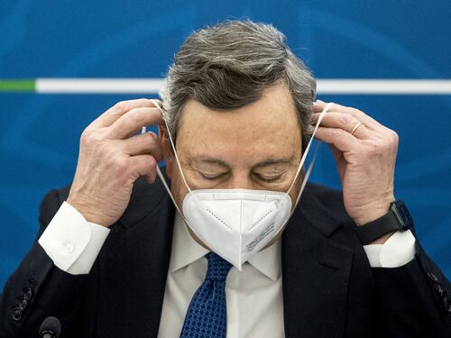 Ristori, Gianluigi Paragone smaschera il governo sui soldi: "Abbondano solo per Mps"