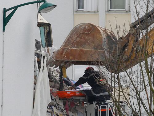 Crolla palazzo in Francia: tre morti e dieci feriti