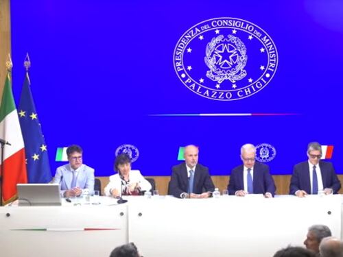 "Non è mai troppo presto", la campagna del governo sull'educazione digitale per neogenitori