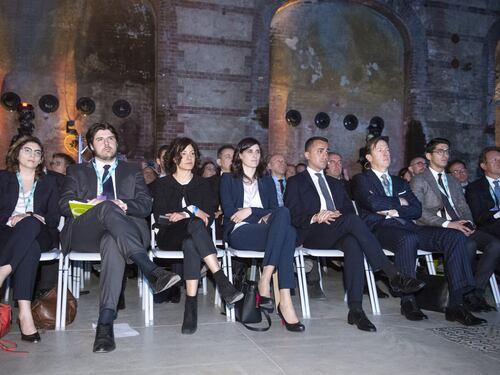 Siluro di Gianluigi Paragone ai due grillini: folle guerra al contante, vogliono far chiudere i negozi