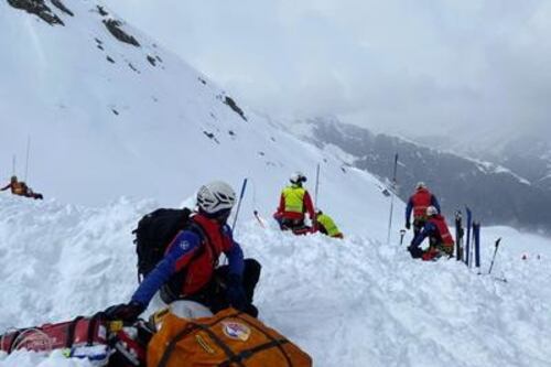 Alto Adige, valanga travolge 25 alpinisti in Val Ridanna: 2 morti e 5 feriti