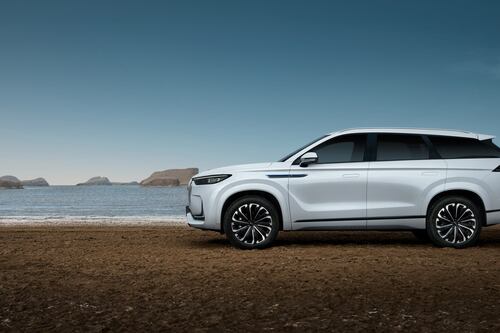 Si chiama "8" il nuovo grande Suv cinese