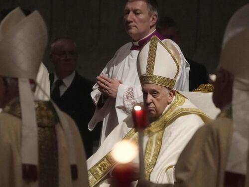 Papa Francesco, delusione dell'Ucraina: "Equipara vittima e aggressore"