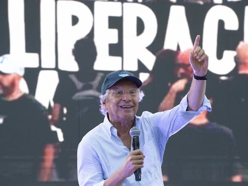 Lazio, rabbia e orgoglio in piazza. Bisignani superstar: “Azionariato popolare”