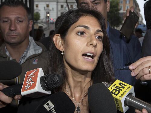 Sgomberi, Raggi incontra Minniti: "Mettere a disposizione le ex caserme"