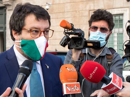 Salvini teme la congiura dei magistrati e telefona a Mattarella: "Mi sia garantito giudice imparziale"